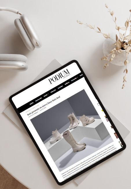Minimal Aesthetic Ipad On The Table Mockup Instagram Story